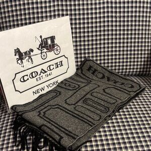 Coach signature logo reversible  cashmere/wool Gray and Black Scarf